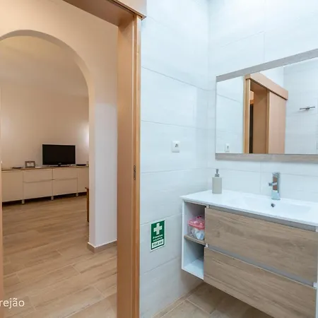 Renovated Algarve With Pool