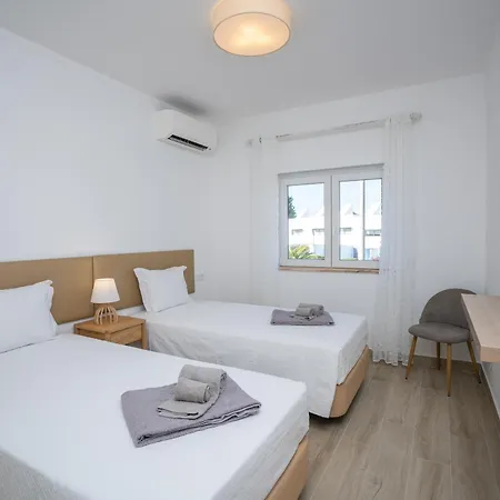Lejlighed Renovated Algarve With Pool Armação de Pêra