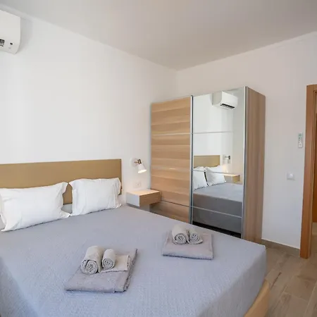 Renovated Algarve With Pool Lejlighed