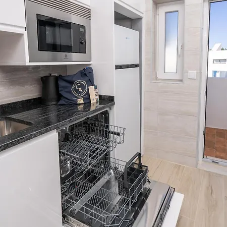 Renovated Algarve With Pool Armação de Pêra
