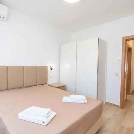 Lejlighed Renovated Algarve With Pool Armação de Pêra