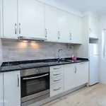 דירה Renovated Algarve With Pool Armação de Pêra