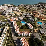 Appartement Renovated Algarve With Pool Armação de Pêra
