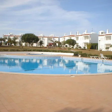 Renovated Algarve With Pool Apartment Armação de Pêra