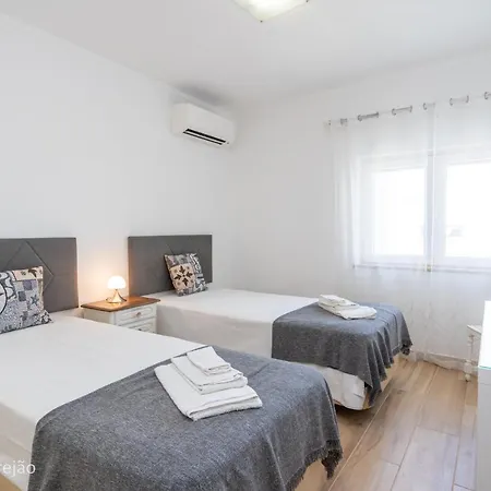 Apartment Renovated Algarve With Pool Armacao de Pera