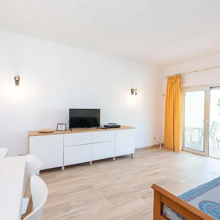 Daire Renovated Algarve With Pool Armação de Pêra