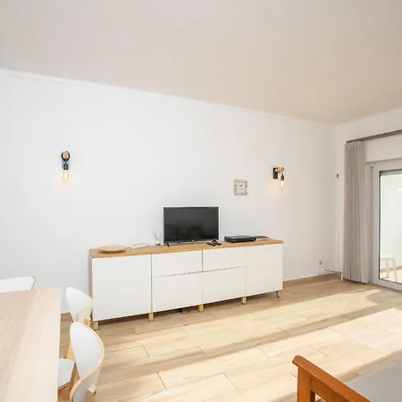 Renovated Algarve With Pool Apartment *