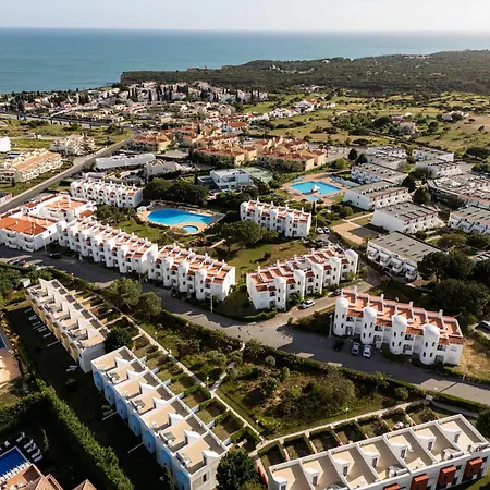 Renovated Algarve With Pool Armação de Pêra