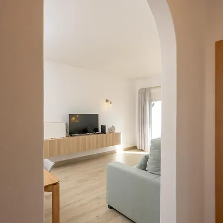 Renovated Algarve With Pool דירה