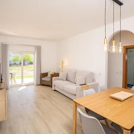 Renovated Algarve With Pool Apartment