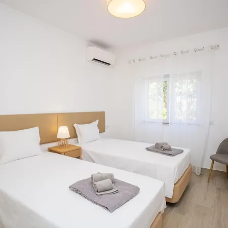 Appartement Renovated Algarve With Pool Armação de Pêra