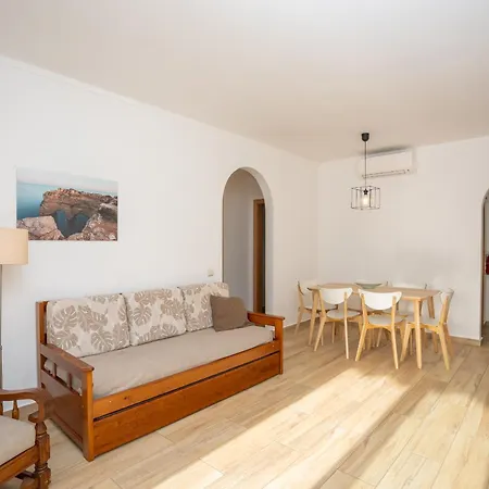 דירה Renovated Algarve With Pool Armação de Pêra