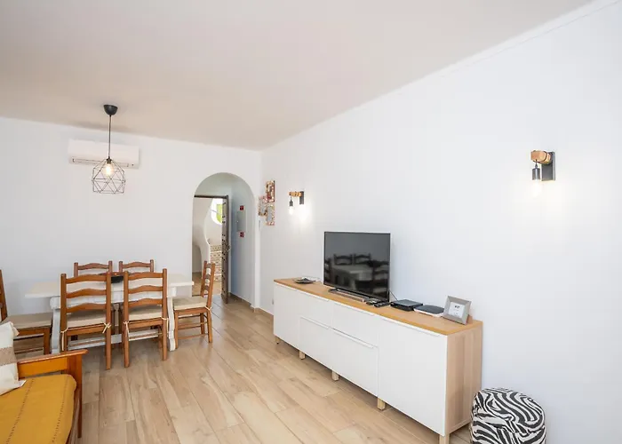 Renovated Algarve With Pool Armação de Pêra