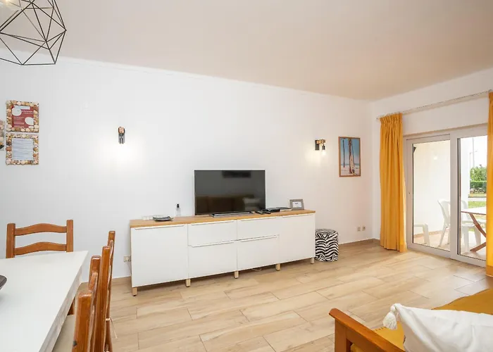 Renovated Algarve With Pool Lejlighed