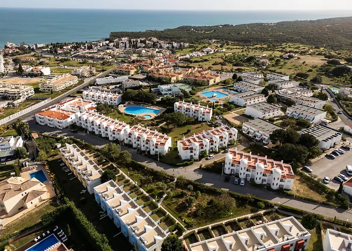 Renovated Algarve With Pool Armação de Pêra